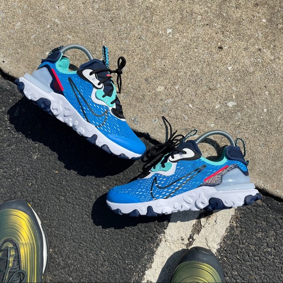 Nike Reacts - Picture 2 of 10